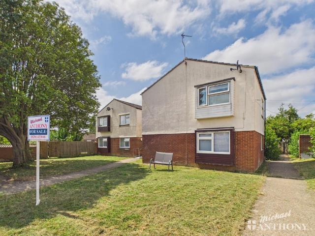 Flat for sale in Haddenham, Buckinghamshire