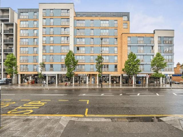 Flat for sale in London Borough of Croydon, Greater London
