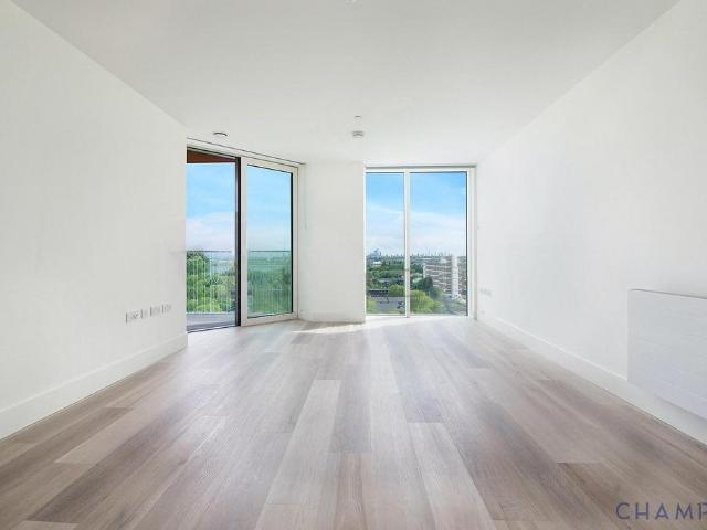 Flat for sale in Hale Village, Tottenham Hale