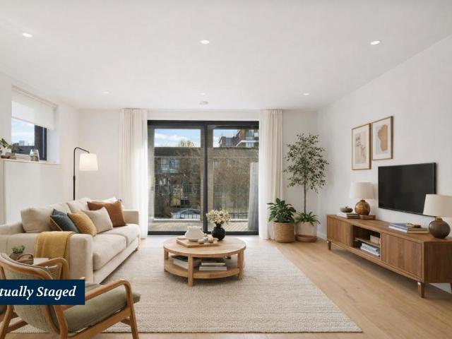 Flat for sale in Brondesbury, Greater London