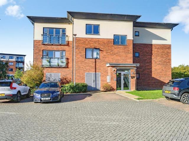 Flat for sale in Abbotswood Park, Three Rivers