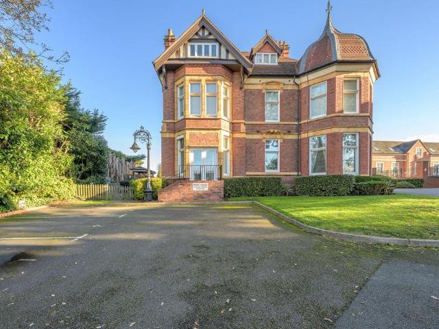 Flat for sale in Stourbridge, West Midlands