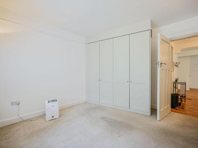Flat for sale in Crouch End, Greater London