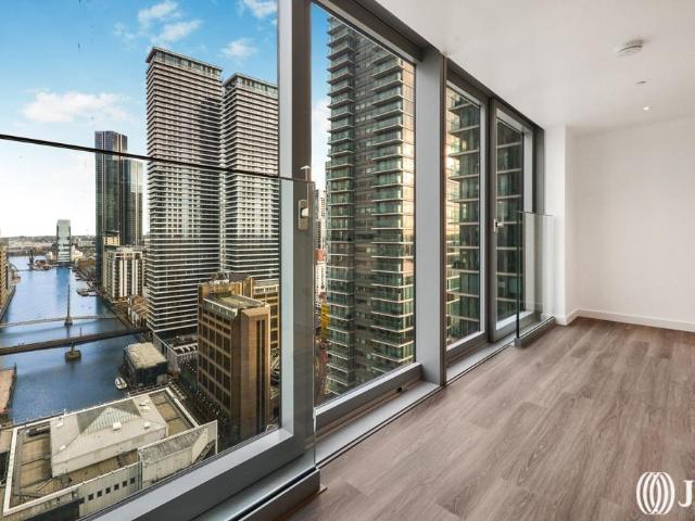 Flat for sale in Canary Wharf, Greater London