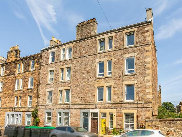 Flat for sale in Moat, Slateford