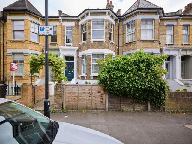Flat for sale in Clapton, Lower Clapton