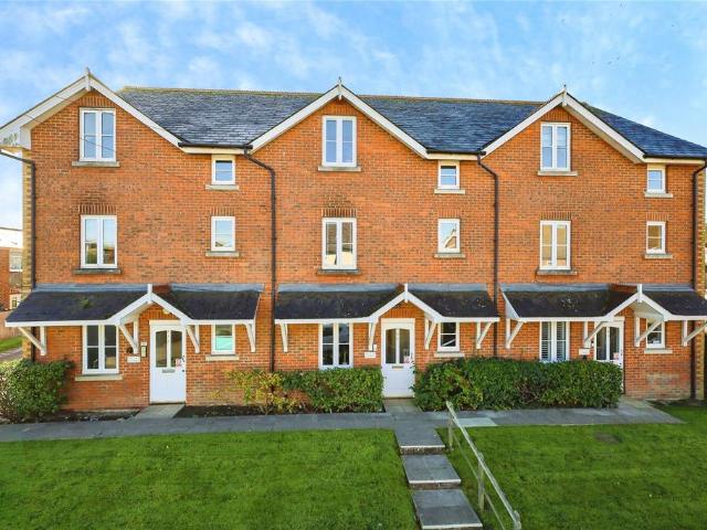 Flat for sale in Ridgewood, Wealden