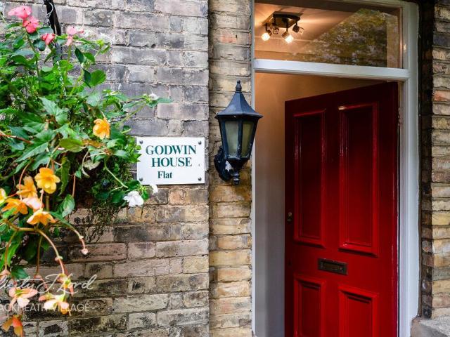 Flat for sale in Shooters Hill, Greater London