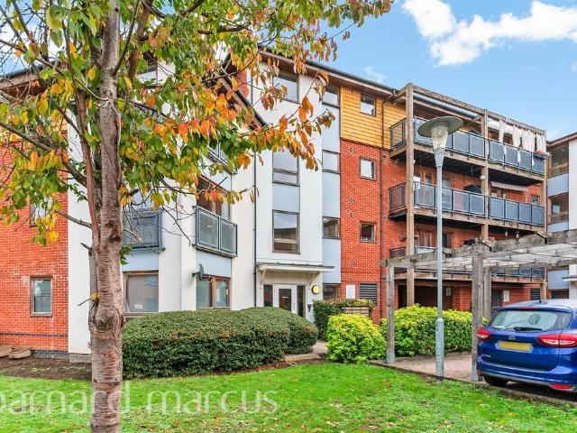Flat for sale in London Borough of Croydon, Greater London