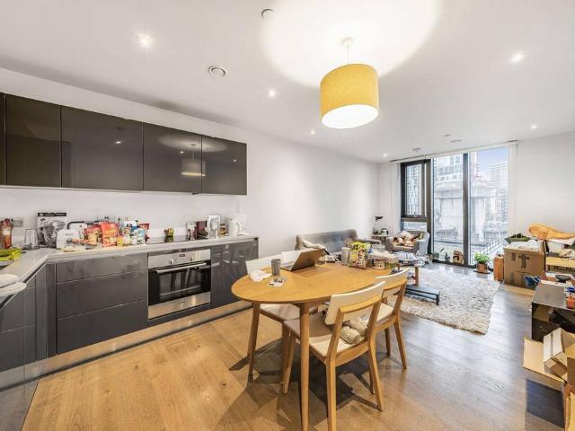 Flat for sale in Elephant and Castle, Greater London