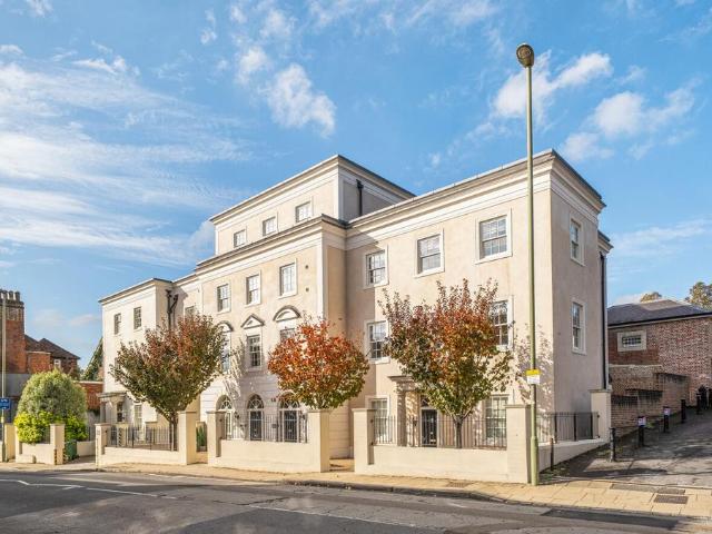Flat for sale in The Close, Winchester