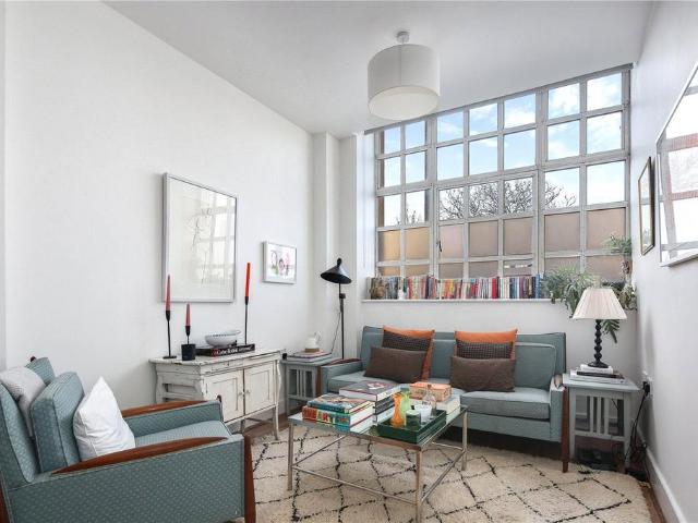 Flat for sale in South Hackney, Greater London
