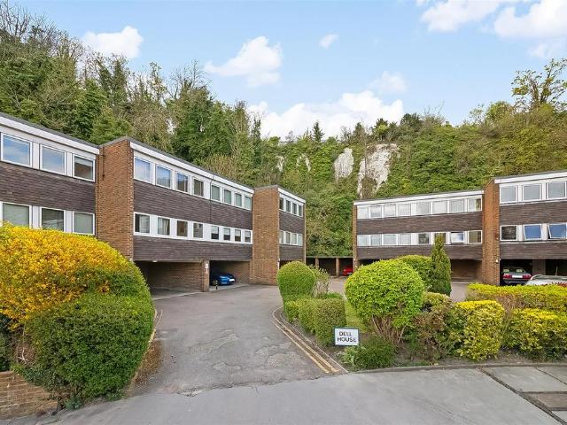 Flat for sale in London Borough of Croydon, Purley