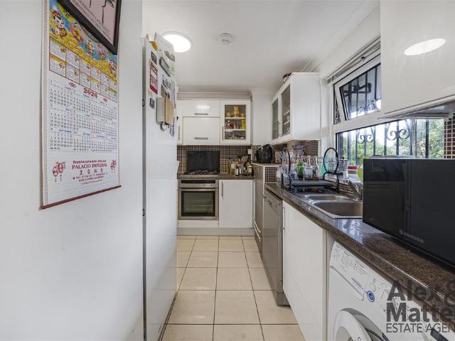 Flat for sale in Bermondsey, Greater London