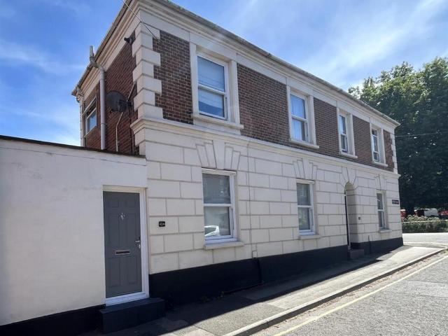 Flat for sale in Salisbury, Wiltshire