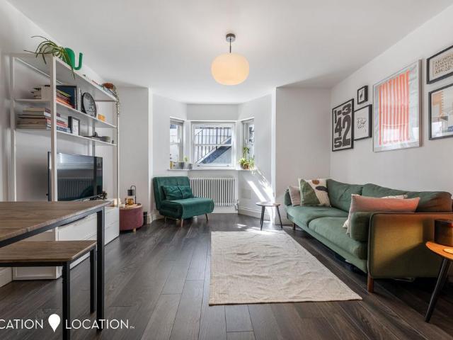 Flat for sale in West Hackney, Greater London