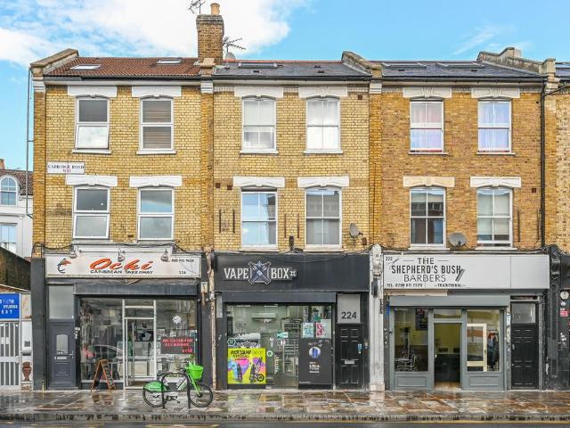Flat for sale in London Borough of Hammersmith and Fulham, Greater London