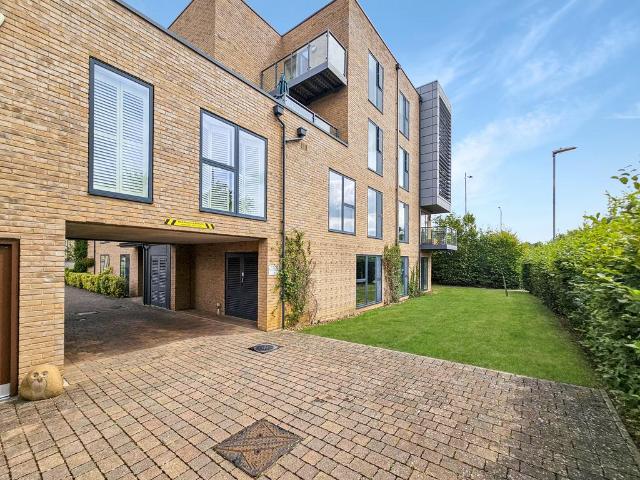 Flat for sale in Arbury, Cambridgeshire