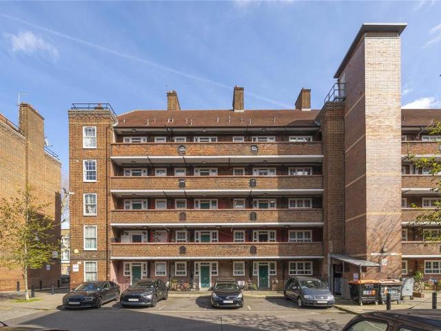 Flat for sale in Clapton, Lower Clapton