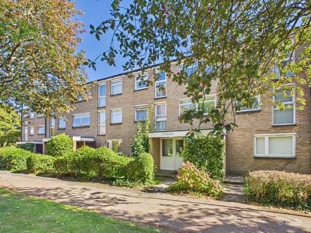 Flat for sale in Selsdon, Greater London