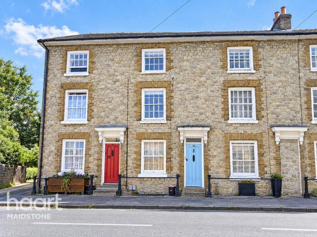 Flat for sale in Ringlestone, Midway
