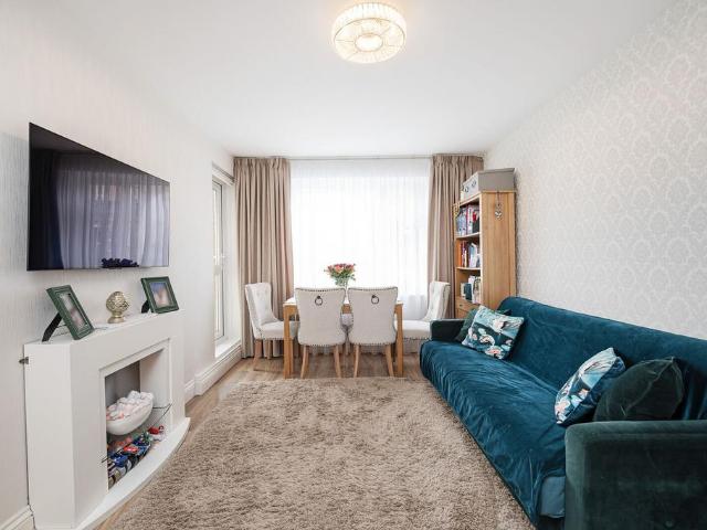 Flat for sale in Spitalfields, Greater London