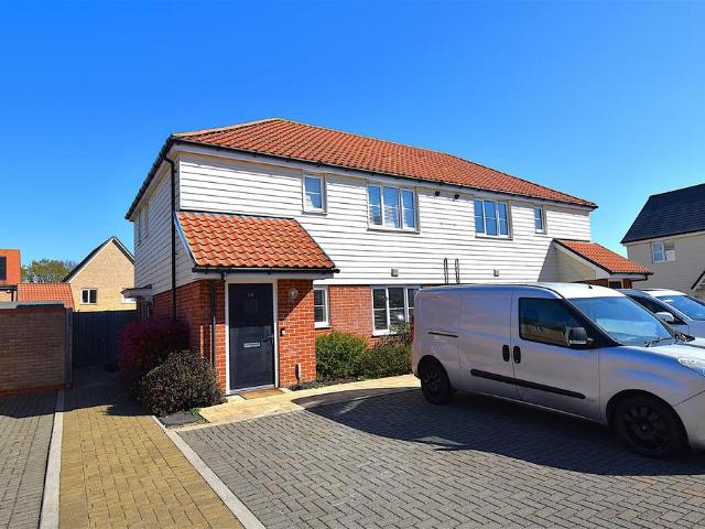 Flat for sale in Stroud Green, Barling