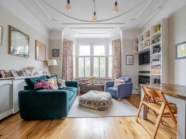 Flat for sale in Streatham, Greater London