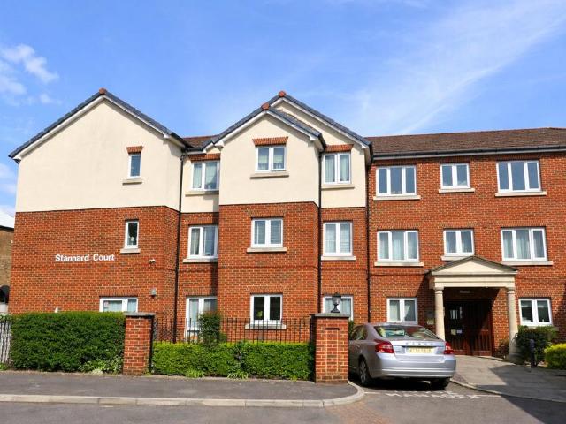 Flat for sale in London Borough of Lewisham, Greater London