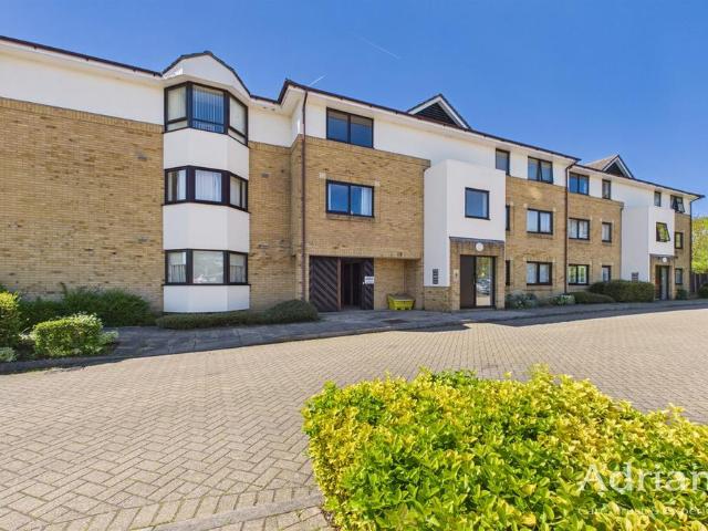 Flat for sale in Chelmsford, Essex