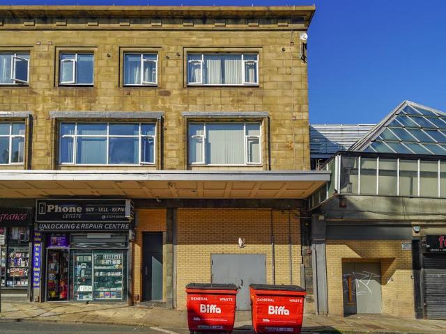 Flat for sale in West Yorkshire
