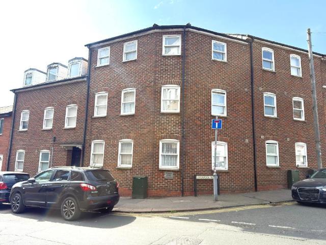 Flat for sale in Spring Park, Luton