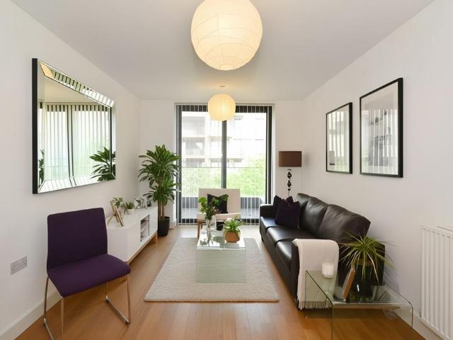 Flat for sale in Silvertown, Greater London