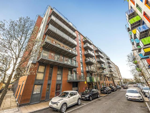 Flat for sale in Hale Village, Tottenham Hale