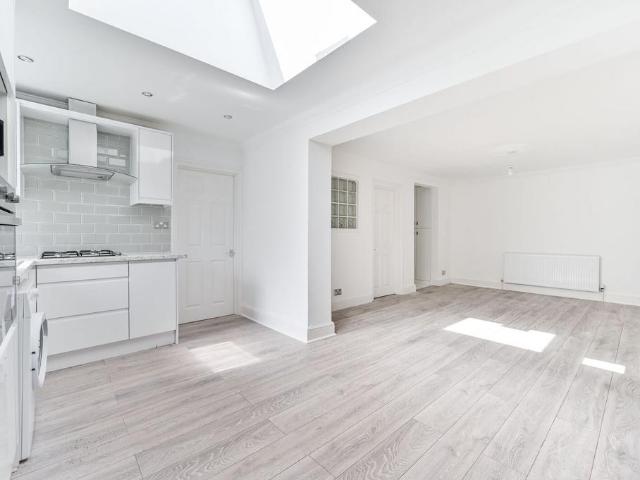 Flat for sale in London Borough of Croydon, Greater London