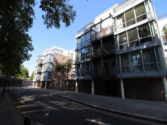 Flat for sale in Portsea, City Of Portsmouth