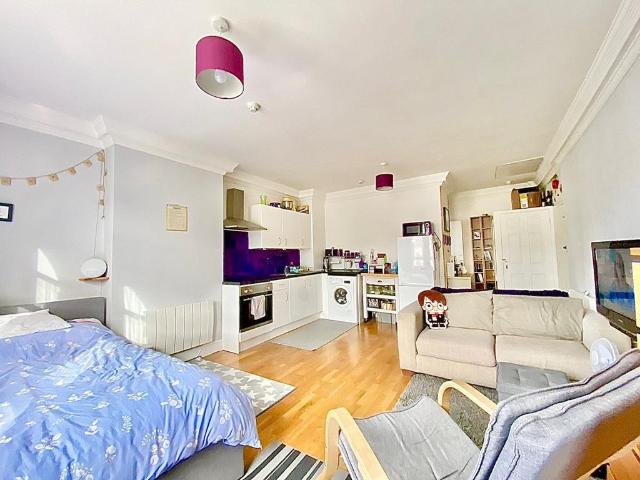 Flat for sale in Worthing, West Sussex