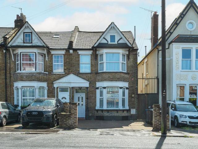 Flat for sale in London Borough of Croydon, Thornton Heath