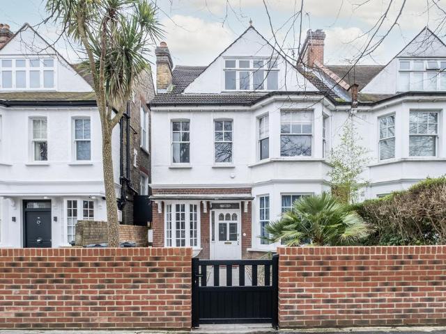Flat for sale in London Borough of Hounslow, Greater London