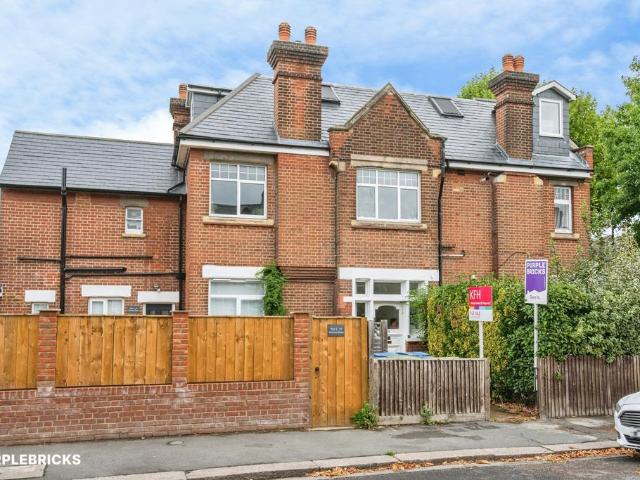 Flat for sale in Nunhead, Greater London