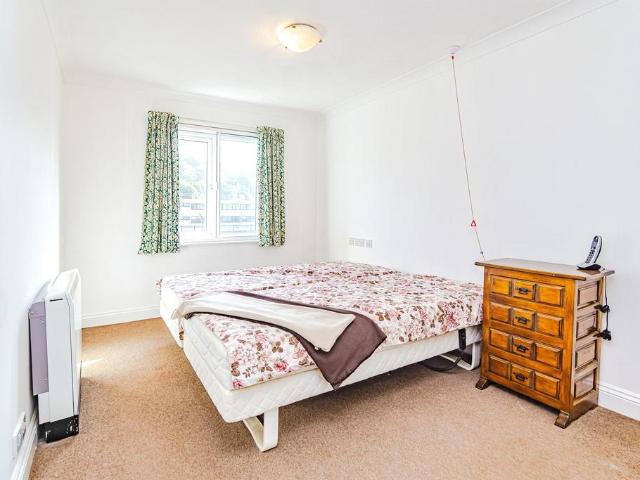 Flat for sale in Hillview, Surrey