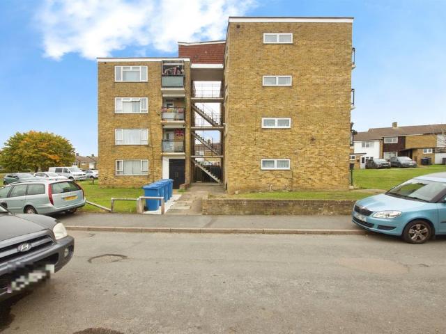 Flat for sale in Latton Bush, Harlow