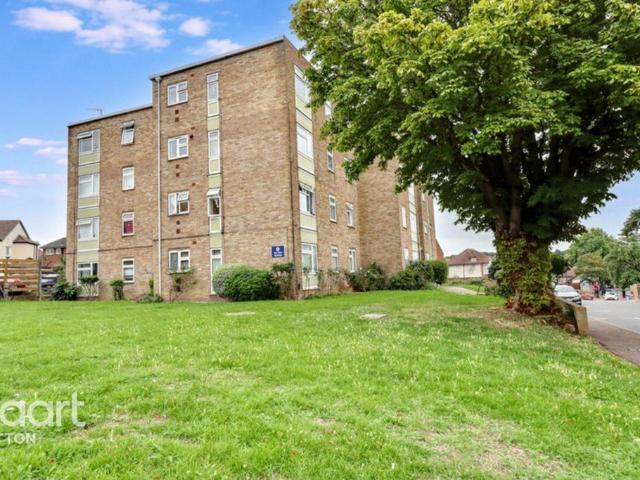 Flat for sale in Greater London