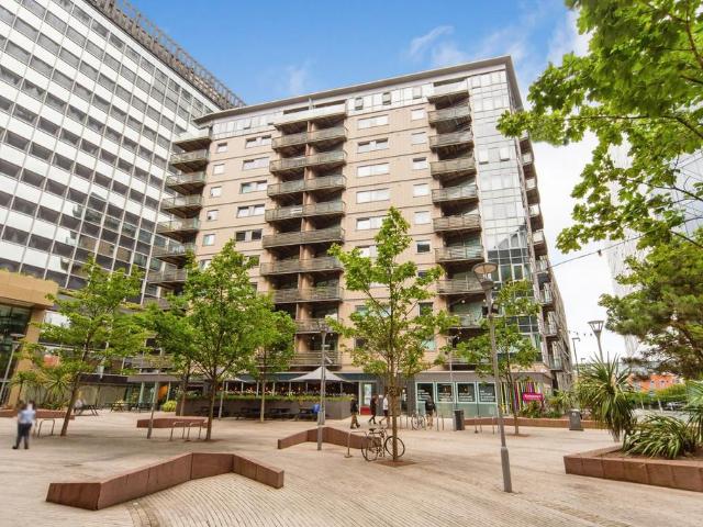 Flat for sale in Calderstones