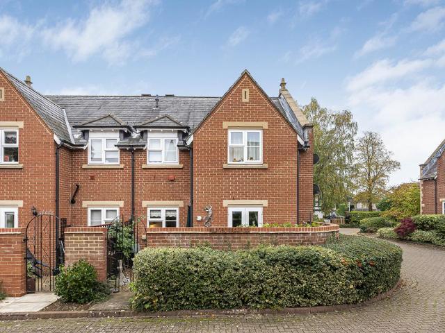 Flat for sale in Welwyn, Fretherne
