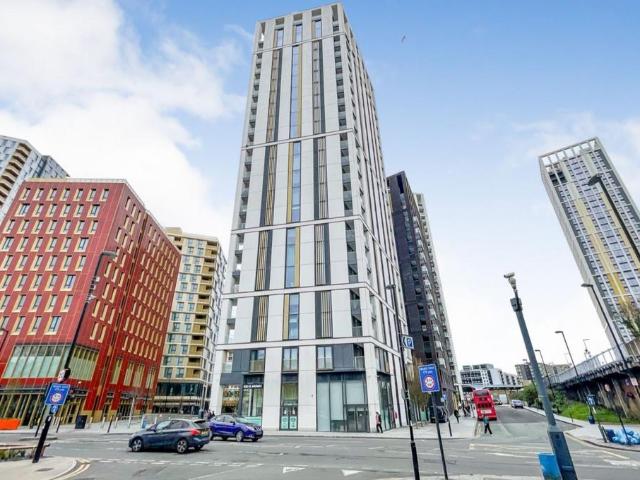 Flat for sale in London Borough of Lewisham, Ladywell