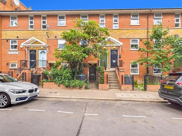 Flat for sale in Tottenham Hale, Greater London