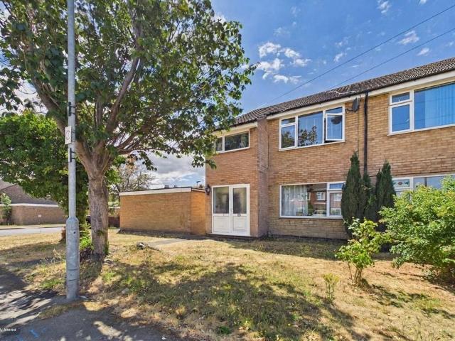 Flat for sale in Elmfield, Leicestershire