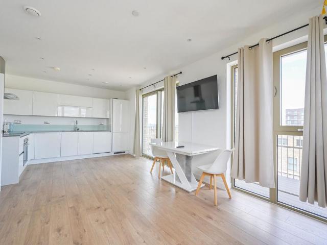 Flat for sale in Reach, Greater London