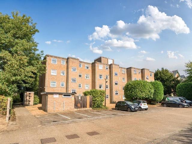 Flat for sale in London Borough of Croydon, Upper Norwood